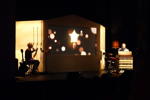 Clarté
Fable musicale et lumineuse illustration image